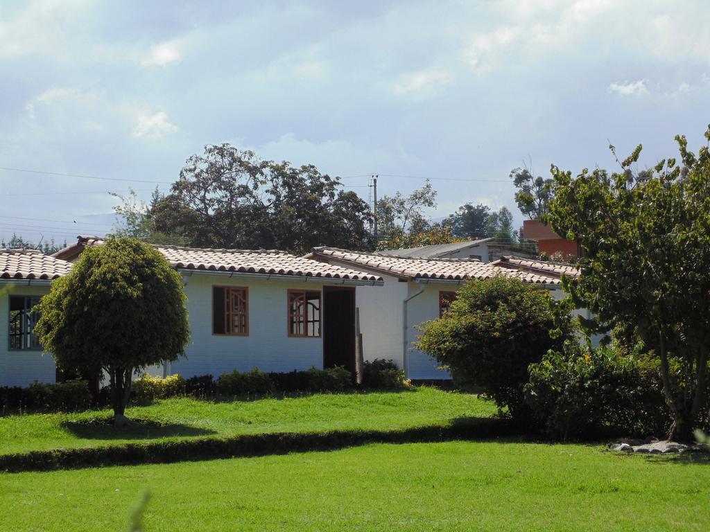 Hosteria Rosa Blanca Puembo 外观 照片